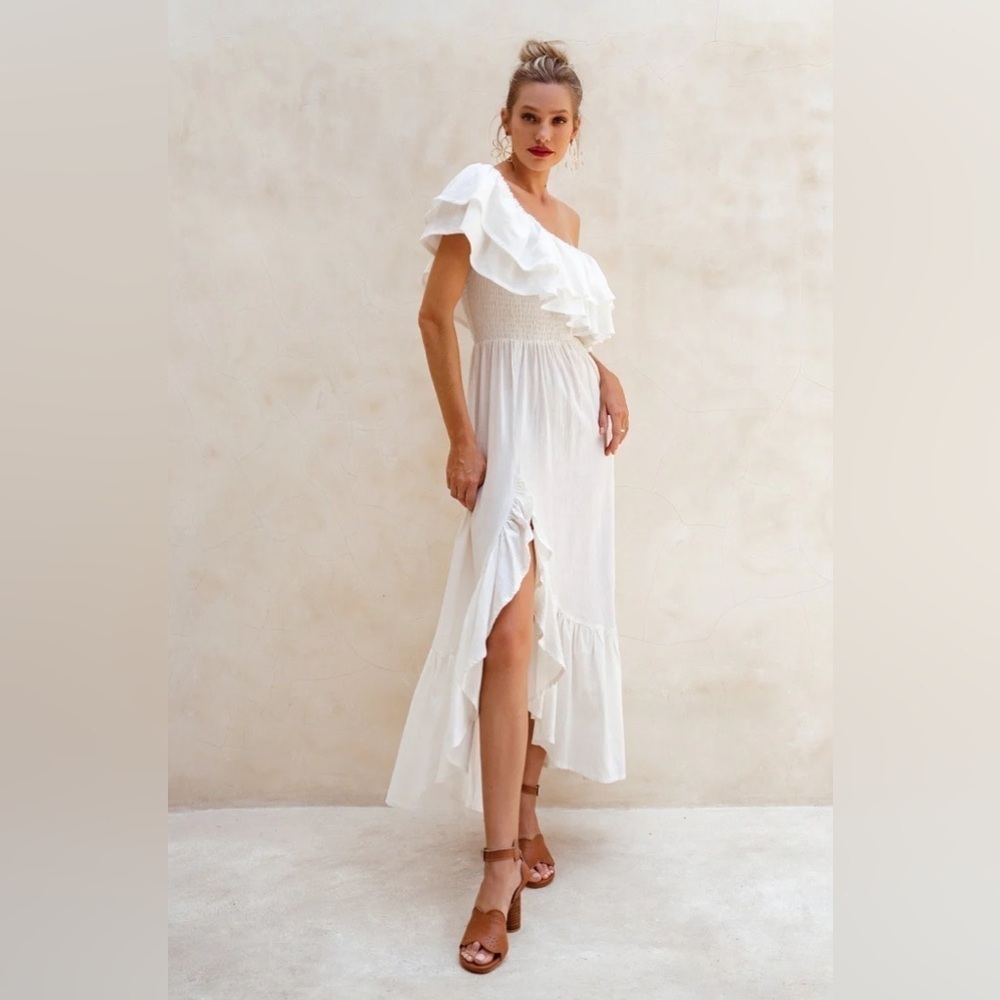 NWT beautiful one shoulder white ruffled dress